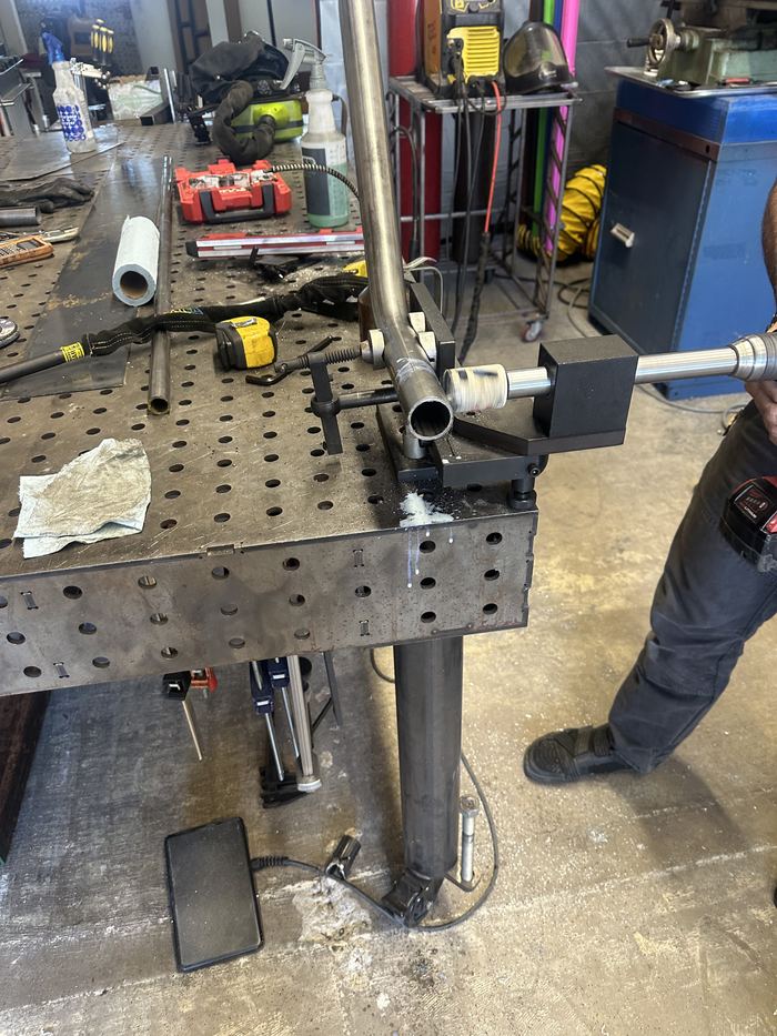 Bending tube on the shop's tube bender